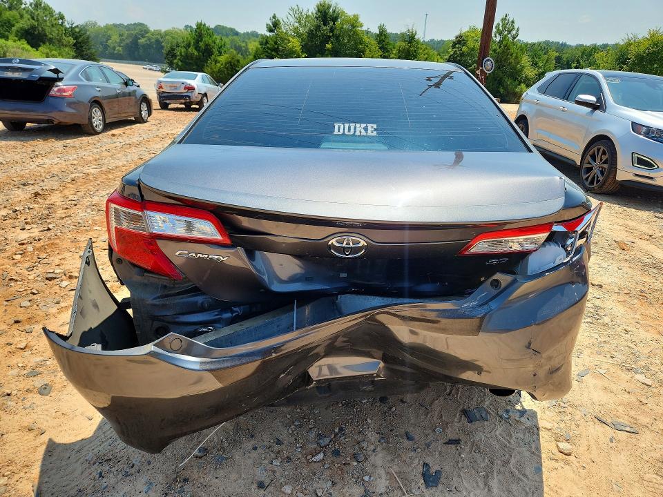 61686526 :رقم المزاد ، 4T1BF1FK0EU332781 vin ، 2014 Toyota Camry مزاد بيع