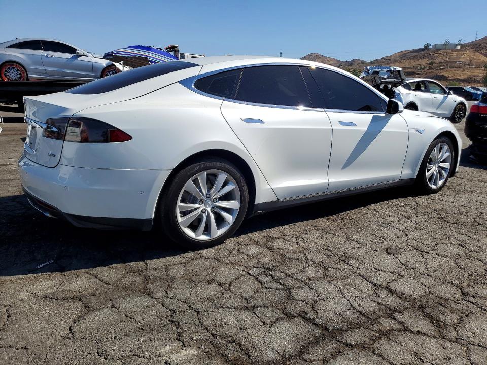 2015 Tesla Model S მანქანა იყიდება აუქციონზე, vin: 5YJSA1E2XFF103720, აუქციონის ნომერი: 60596776