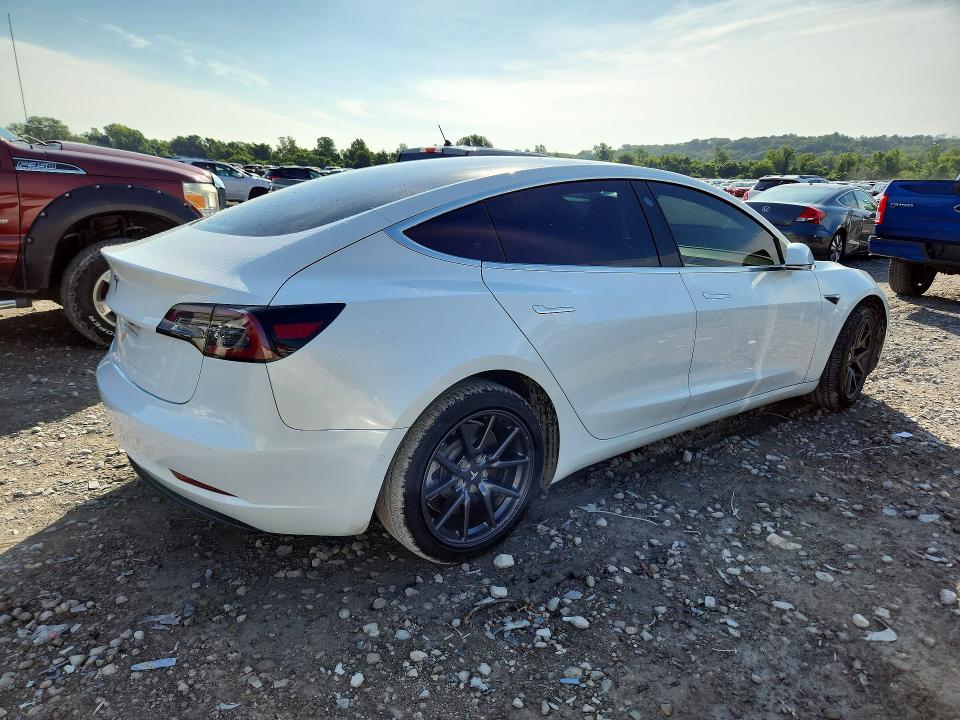 60607056 :رقم المزاد ، 5YJ3E1EA2KF397155 vin ، 2019 Tesla Model 3 مزاد بيع