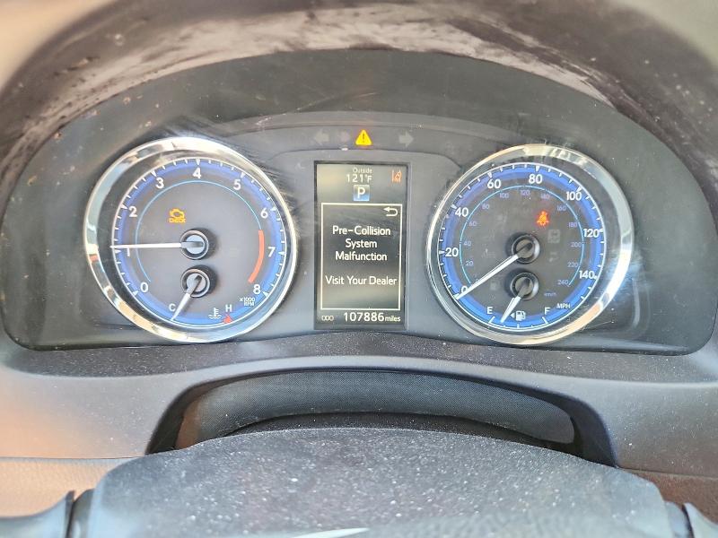 61408656 :رقم المزاد ، 5YFBURHEXJP811457 vin ، 2018 Toyota Corolla مزاد بيع