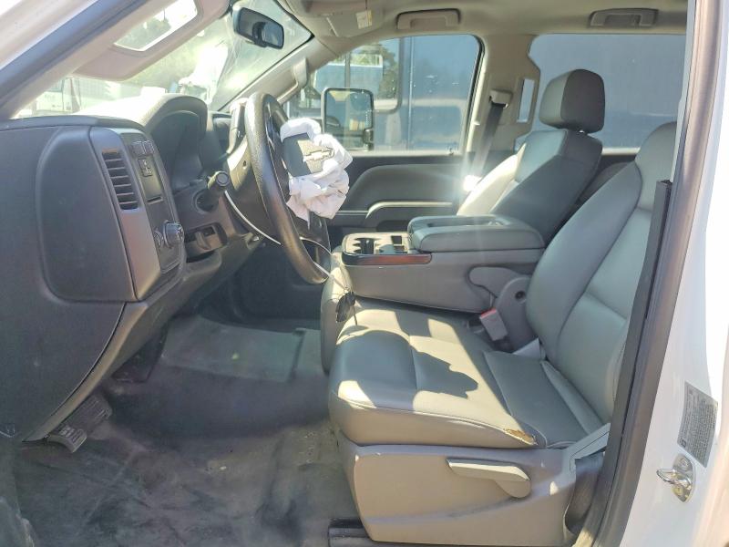 60216306 :رقم المزاد ، 1GB4CYCG8JF228590 vin ، 2018 Chevrolet Silverado مزاد بيع