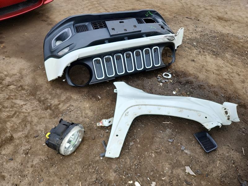 2015 Jeep Renegade მანქანა იყიდება აუქციონზე, vin: ZACCJBBT5FPB40917, აუქციონის ნომერი: 61400786