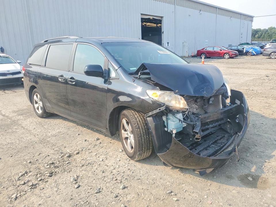 61299066 :رقم المزاد ، 5TDKK3DC3BS120951 vin ، 2011 Toyota Sienna مزاد بيع