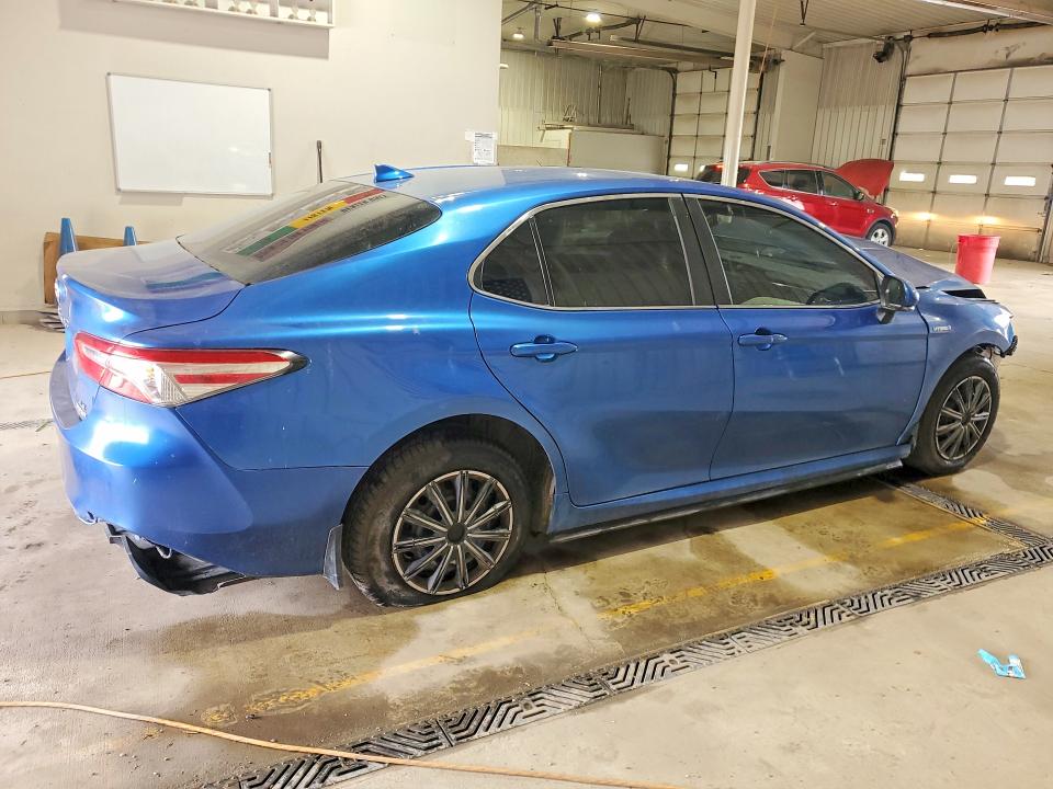 60185886 :رقم المزاد ، 4T1L31AK9LU010979 vin ، 2020 Toyota Camry مزاد بيع