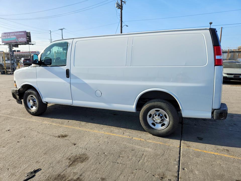 63022846 :رقم المزاد ، 1GCZGGFP4N1165437 vin ، 2022 Chevrolet Express G3500 مزاد بيع