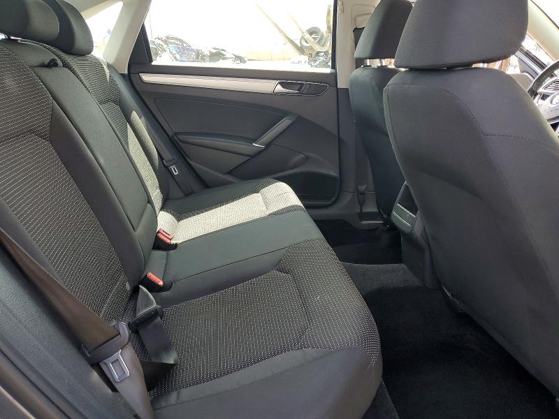 61672936 :رقم المزاد ، 1VWAS7A34GC025960 vin ، 2016 Volkswagen Passat مزاد بيع