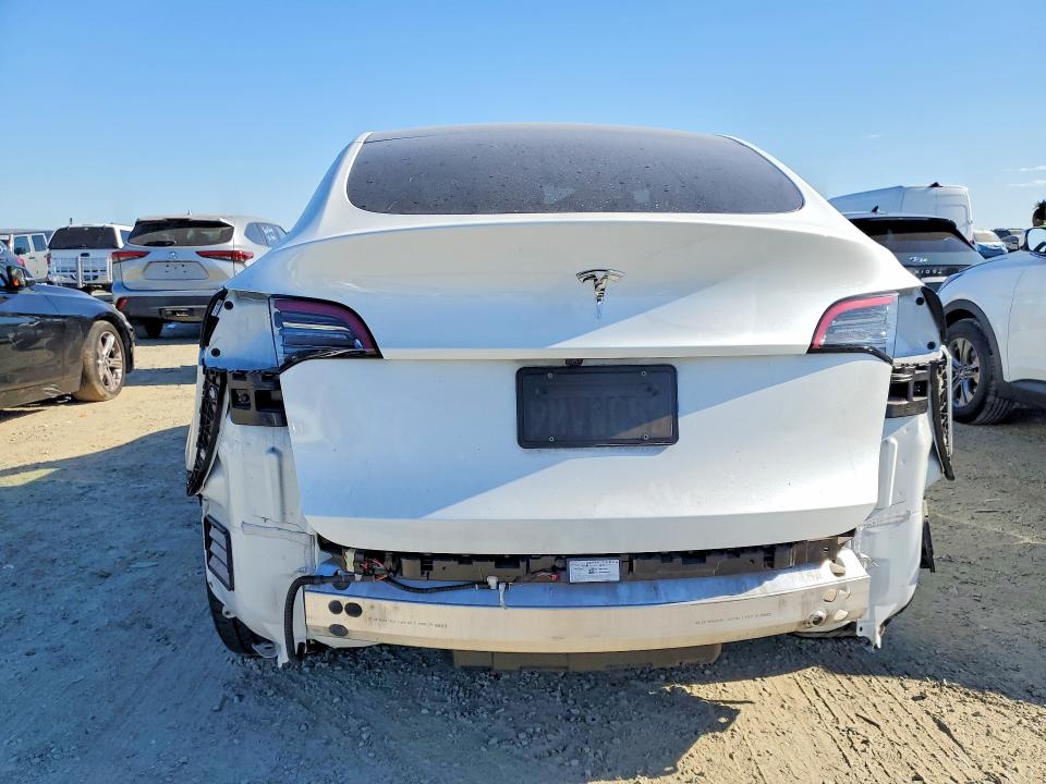 2024 Tesla Model Y მანქანა იყიდება აუქციონზე, vin: 7SAYGDED0RF055177, აუქციონის ნომერი: 60688076