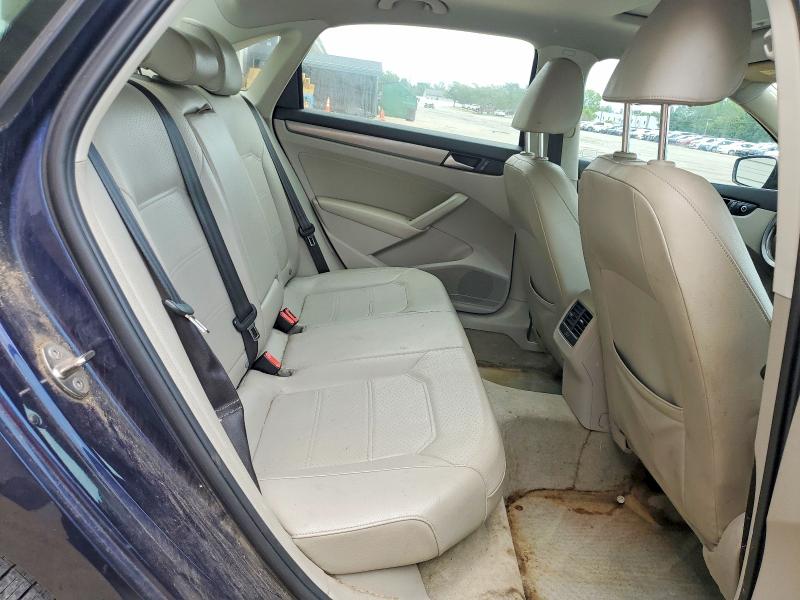 60847696 :رقم المزاد ، 1VWBV7A3XFC051327 vin ، 2015 Volkswagen Passat مزاد بيع