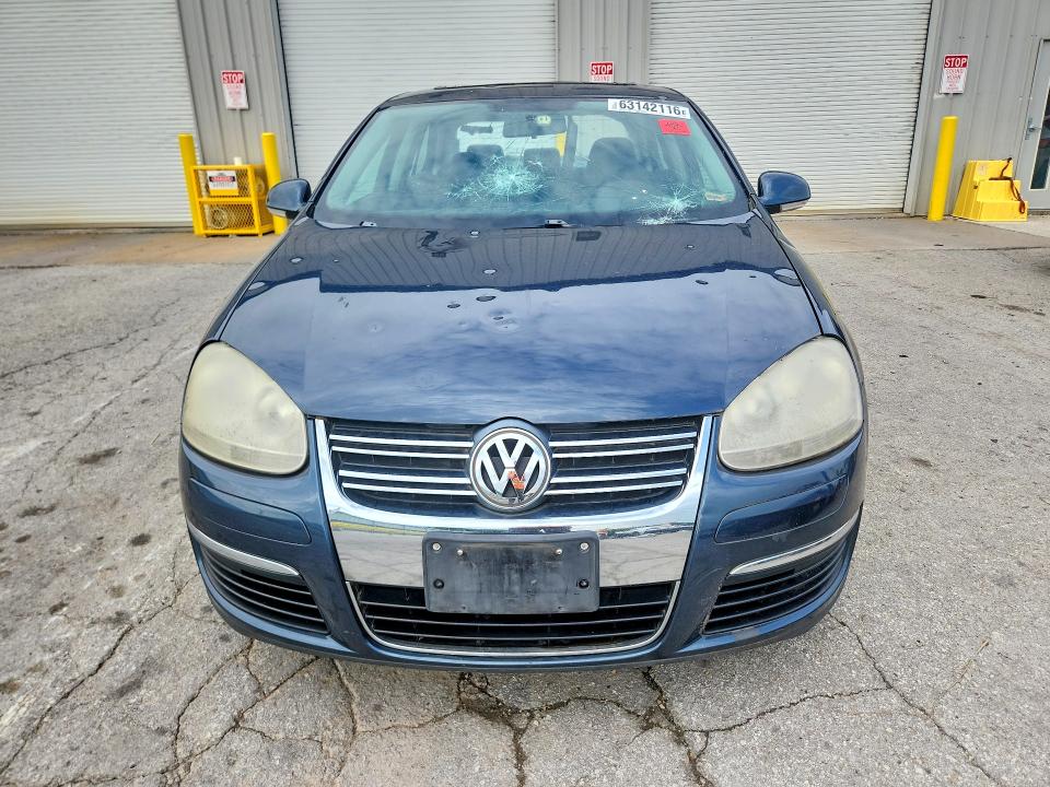 63142116 :رقم المزاد ، 3VWRM71K38M106758 vin ، 2008 Volkswagen Jetta مزاد بيع