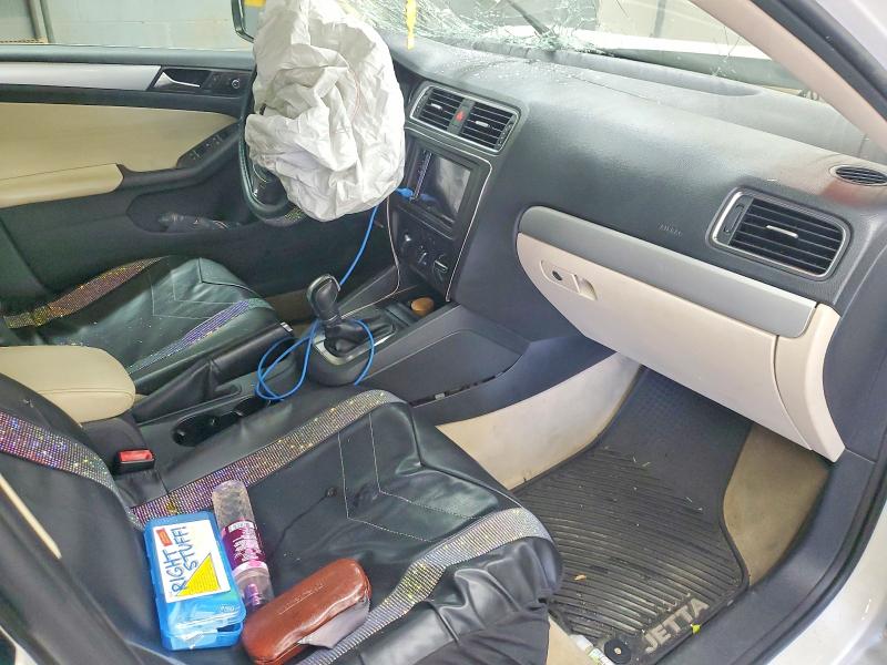 61103926 :رقم المزاد ، 3VWDP7AJ2DM353918 vin ، 2013 Volkswagen Jetta مزاد بيع
