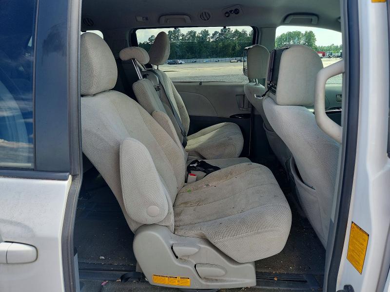 61245976 :رقم المزاد ، 5TDKK3DC0CS210821 vin ، 2012 Toyota Sienna مزاد بيع