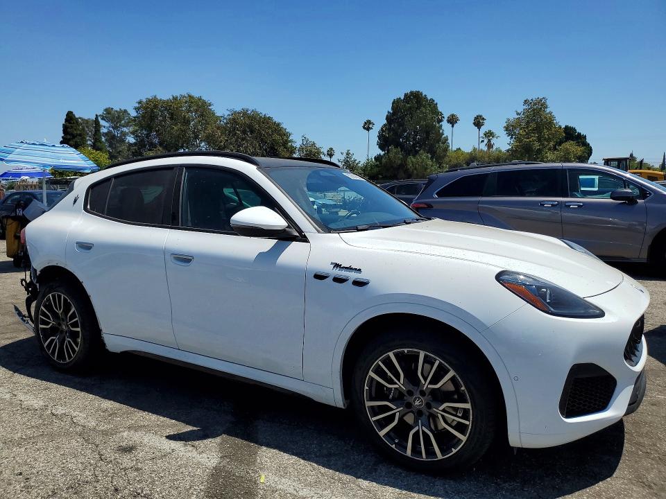 2023 Maserati Grecale მანქანა იყიდება აუქციონზე, vin: ZN682AVM7P7429635, აუქციონის ნომერი: 60884586
