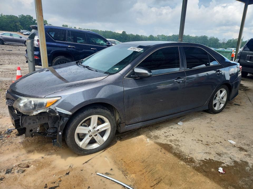 60967216 :رقم المزاد ، 4T1BF1FK9EU321228 vin ، 2014 Toyota Camry مزاد بيع