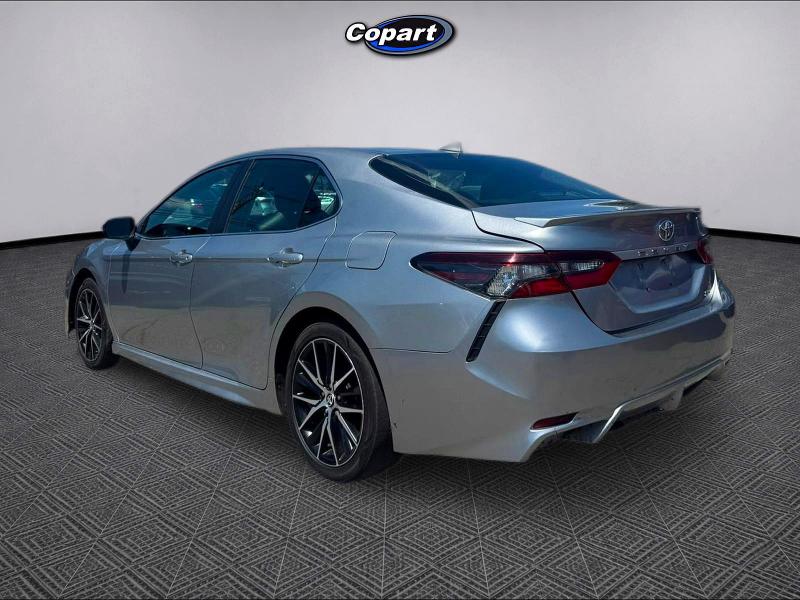 63116726 :رقم المزاد ، 4T1G11AK3MU604122 vin ، 2021 Toyota Camry مزاد بيع