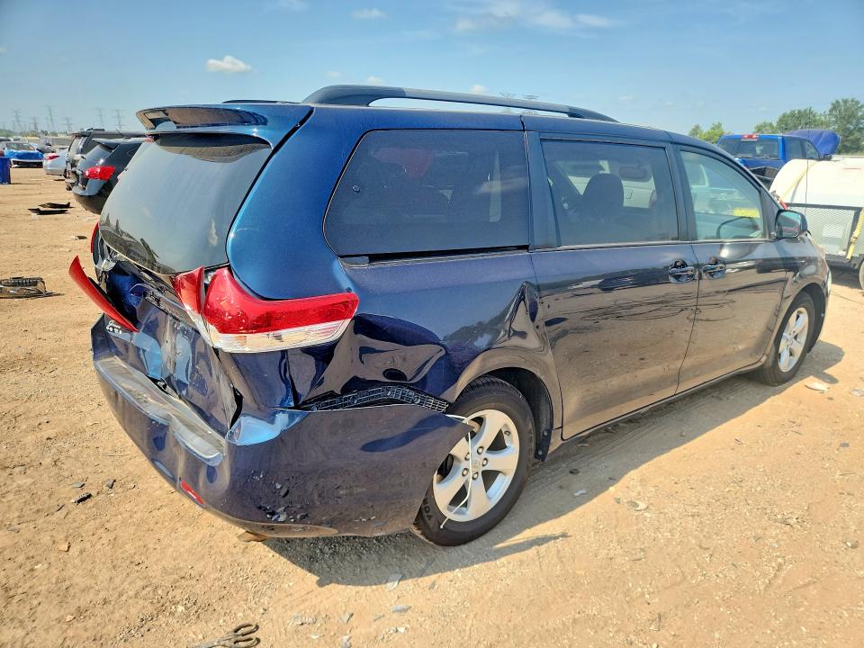 61046296 :رقم المزاد ، 5TDKK3DC7CS225526 vin ، 2012 Toyota Sienna مزاد بيع
