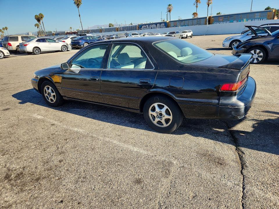 60069546 :رقم المزاد ، JT2BG28K2W0152093 vin ، 1998 Toyota Camry مزاد بيع