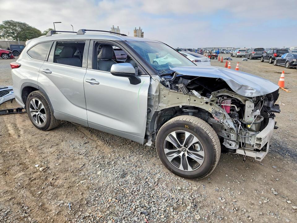 62722066 :رقم المزاد ، 5TDHARAH1NS513397 vin ، 2022 Toyota Highlander Hybrid مزاد بيع