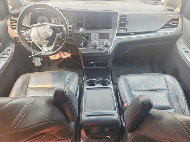 61541746 :رقم المزاد ، 5TDXZ3DC9HS890243 vin ، 2017 Toyota Sienna مزاد بيع