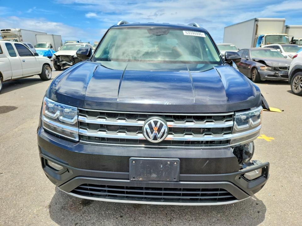 63596006 :رقم المزاد ، 1V2CR2CA1JC570879 vin ، 2018 Volkswagen Atlas مزاد بيع