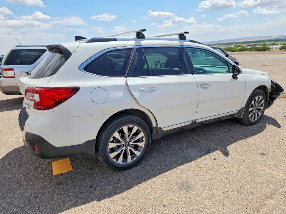61241226 :رقم المزاد ، 4S4BSETC7J3279562 vin ، 2018 Subaru Outback مزاد بيع