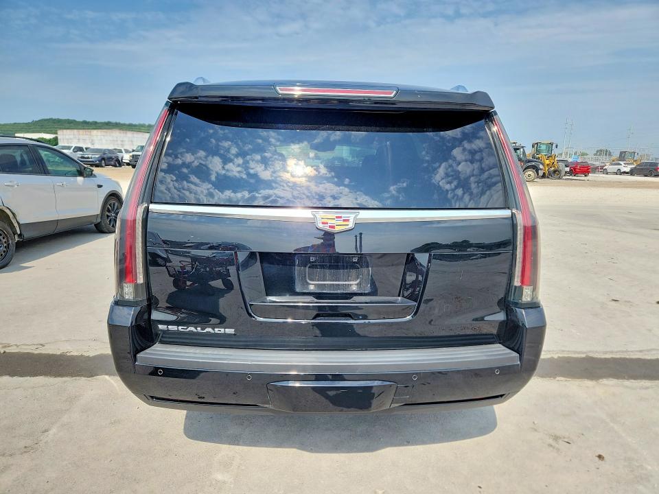 60797996 :رقم المزاد ، 1GYS4CKJ6GR102598 vin ، 2016 Cadillac Escalade مزاد بيع