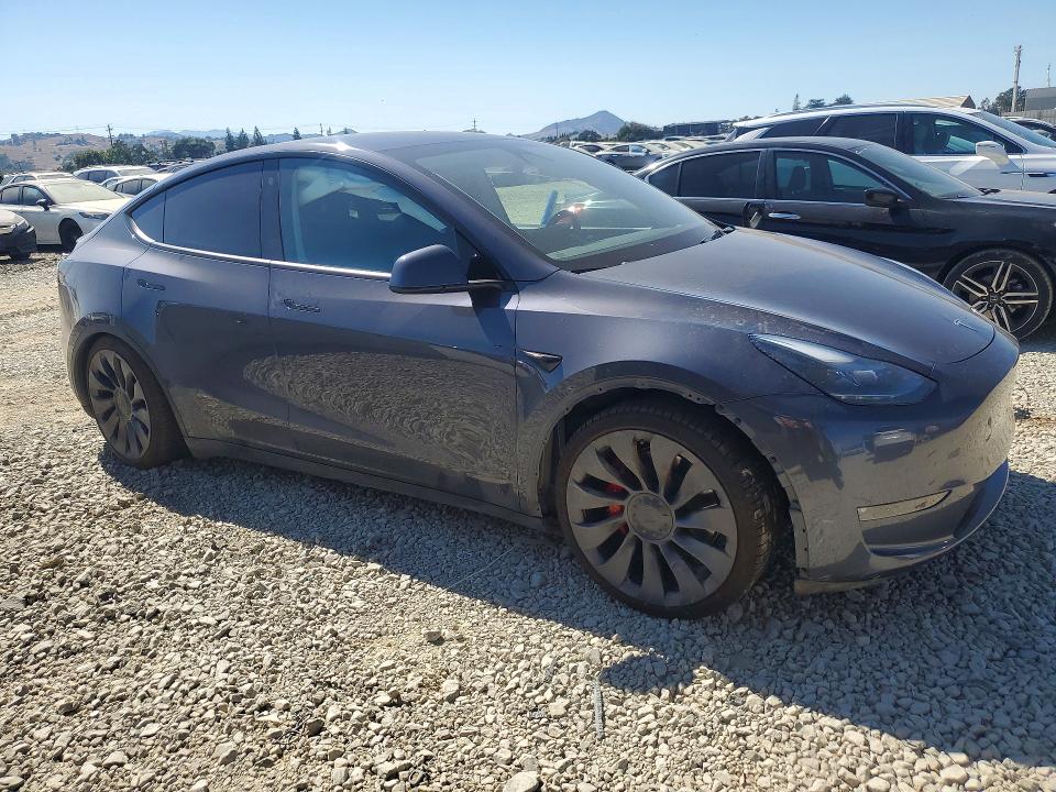 60223646 :رقم المزاد ، 7SAYGDEF9PF737943 vin ، 2023 Tesla Model Y مزاد بيع