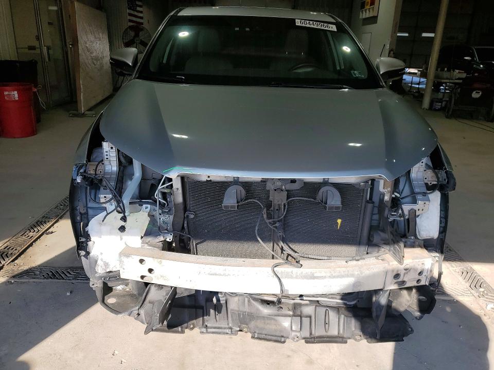 60449966 :رقم المزاد ، 5TDBZRFH5JS805880 vin ، 2018 Toyota Highlander مزاد بيع