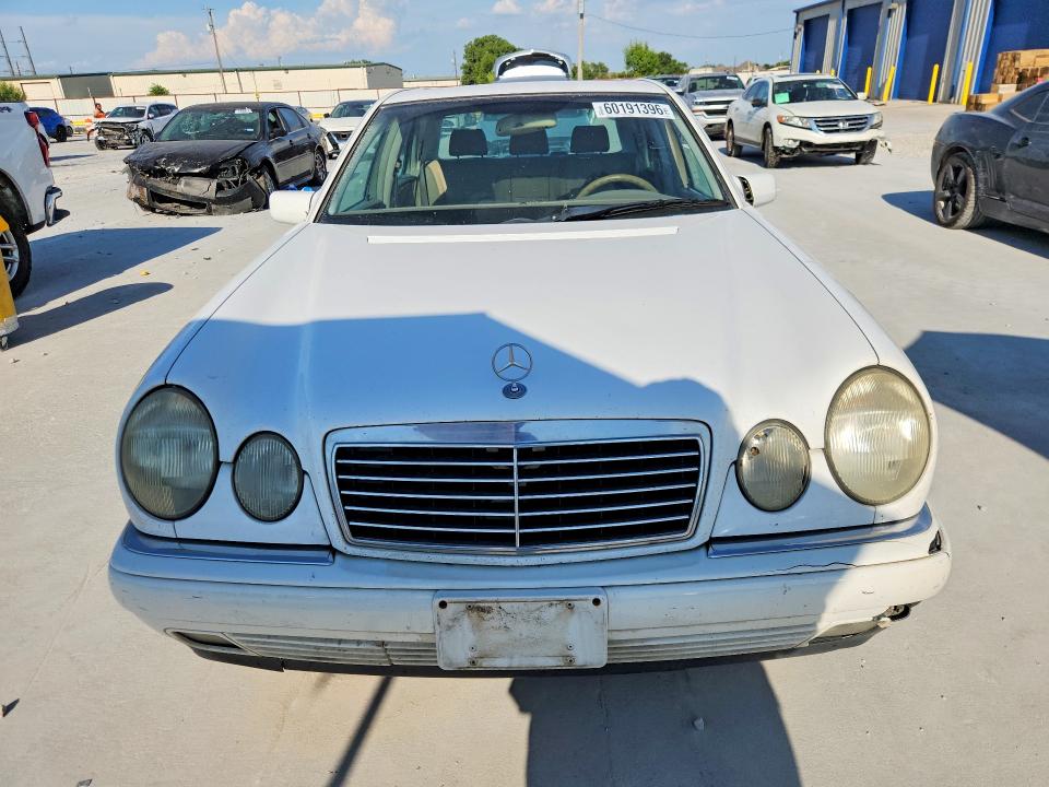 60191396 :رقم المزاد ، WDBJF65H0XA878292 vin ، 1999 Mercedes-benz E مزاد بيع