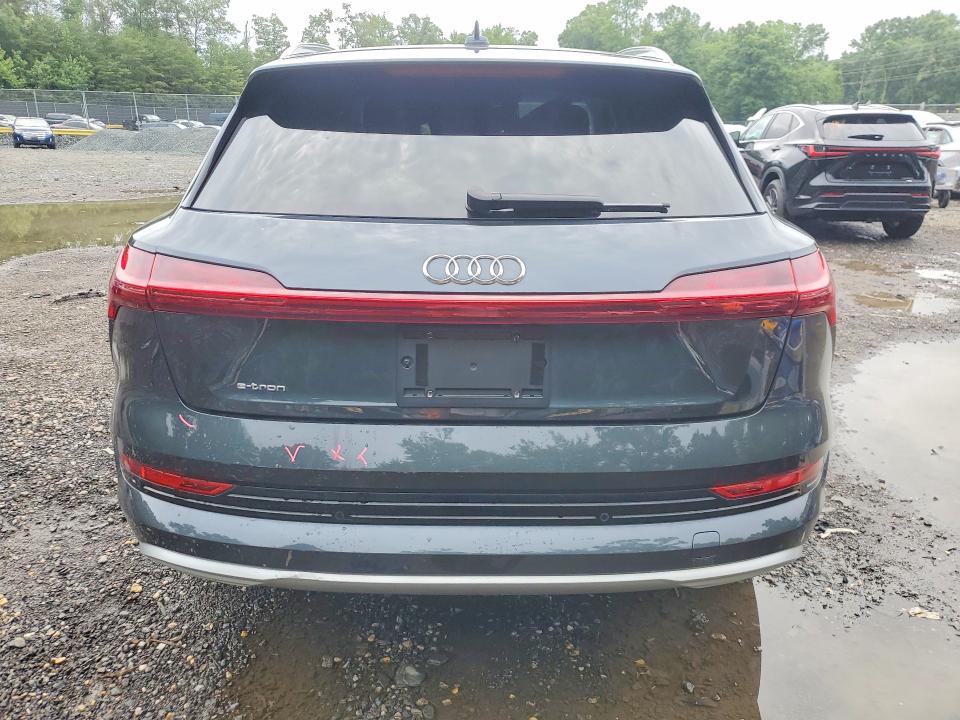 57685926 :رقم المزاد ، WA1VAAGE8KB011341 vin ، 2019 Audi E-tron مزاد بيع