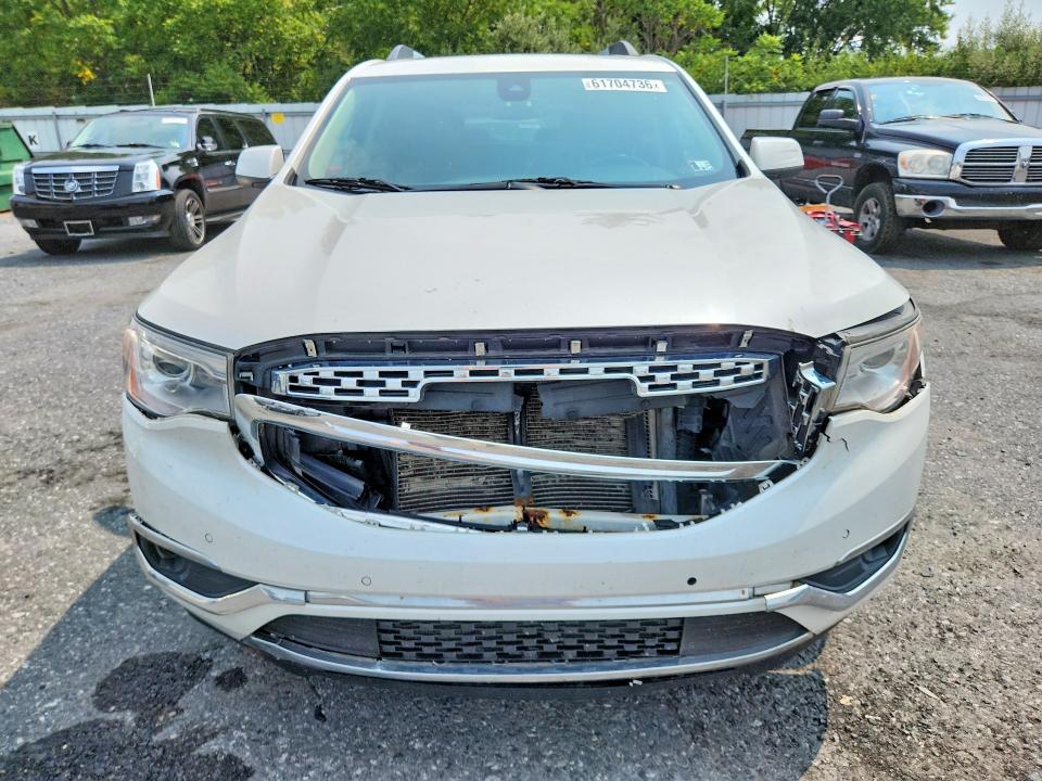 61704736 :رقم المزاد ، 1GKKNXLS8HZ281122 vin ، 2017 Gmc Acadia مزاد بيع