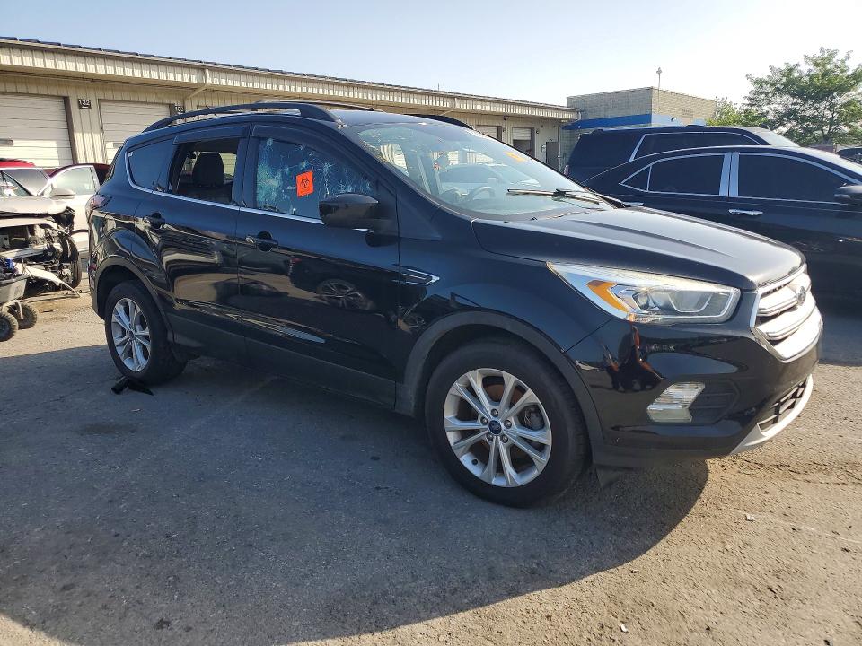59285406 :رقم المزاد ، 1FMCU0HD4JUC39856 vin ، 2018 Ford Escape مزاد بيع