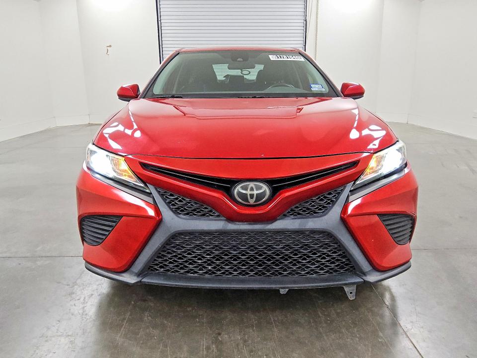 61781646 :رقم المزاد ، 4T1B11HK9KU286651 vin ، 2019 Toyota Camry مزاد بيع