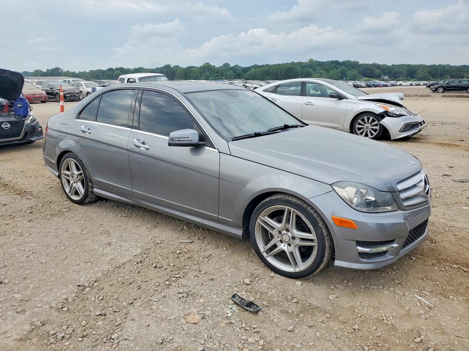 2013 Mercedes-benz C მანქანა იყიდება აუქციონზე, vin: WDDGF4HB0DR300591, აუქციონის ნომერი: 63215366