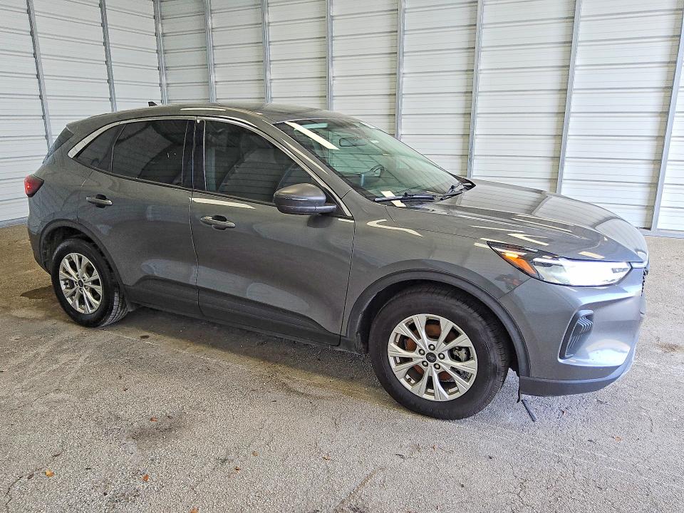 63001156 :رقم المزاد ، 1FMCU0GN2PUA12958 vin ، 2023 Ford Escape مزاد بيع
