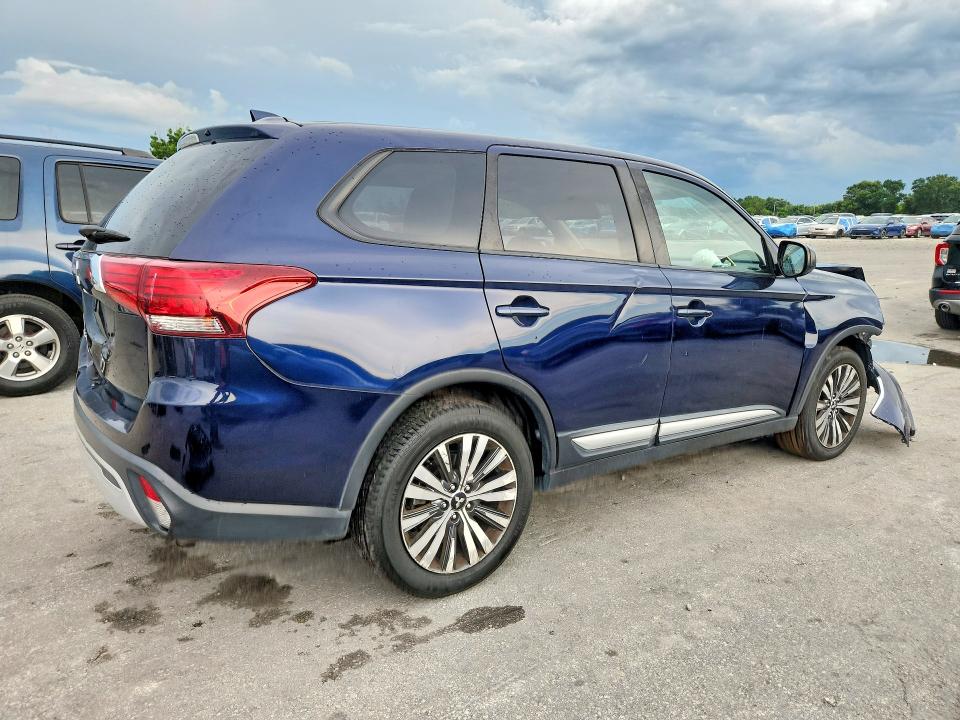 Продажа на аукционе авто 2020 Mitsubishi Outlander, vin: JA4AD2A3XLZ042134, номер лота: 61567266