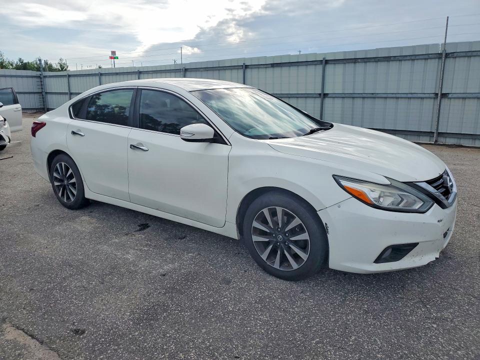 60862576 :رقم المزاد ، 1N4AL3AP7JC186795 vin ، 2018 Nissan Altima مزاد بيع