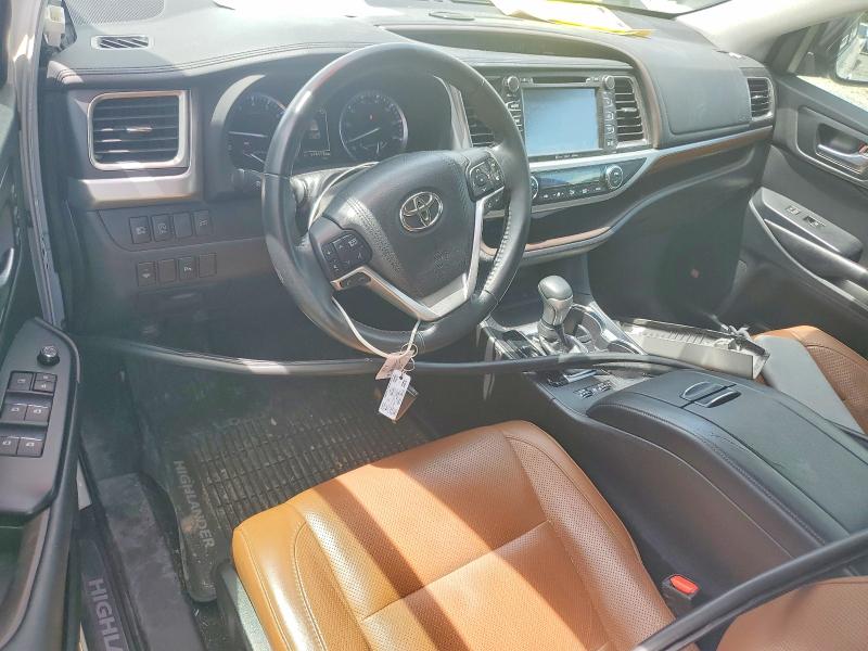 59621836 :رقم المزاد ، 5TDDZRFH3JS882353 vin ، 2018 Toyota Highlander مزاد بيع