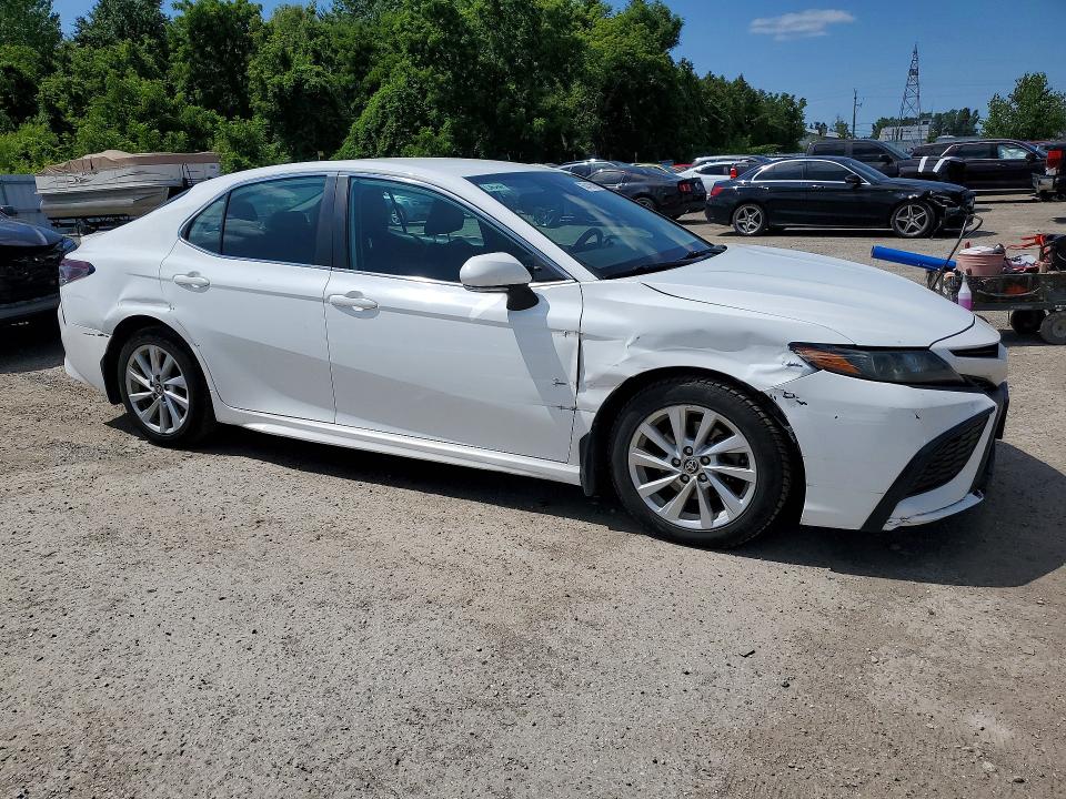 62418696 :رقم المزاد ، 4T1G11AK8MU574759 vin ، 2021 Toyota Camry مزاد بيع