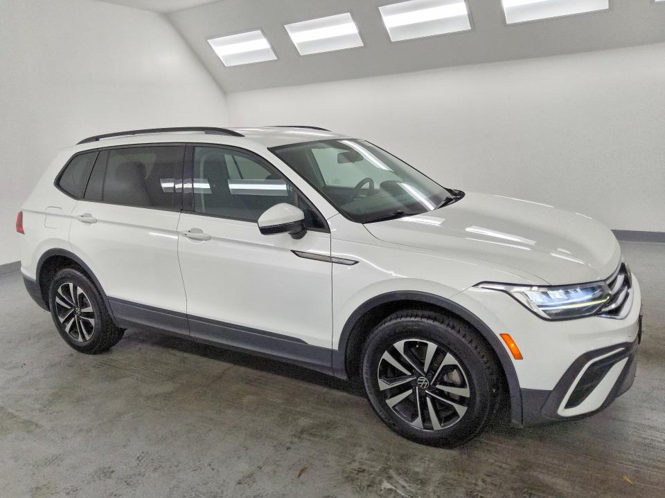 62489486 :رقم المزاد ، 3VV1B7AX7NM083077 vin ، 2022 Volkswagen Tiguan مزاد بيع