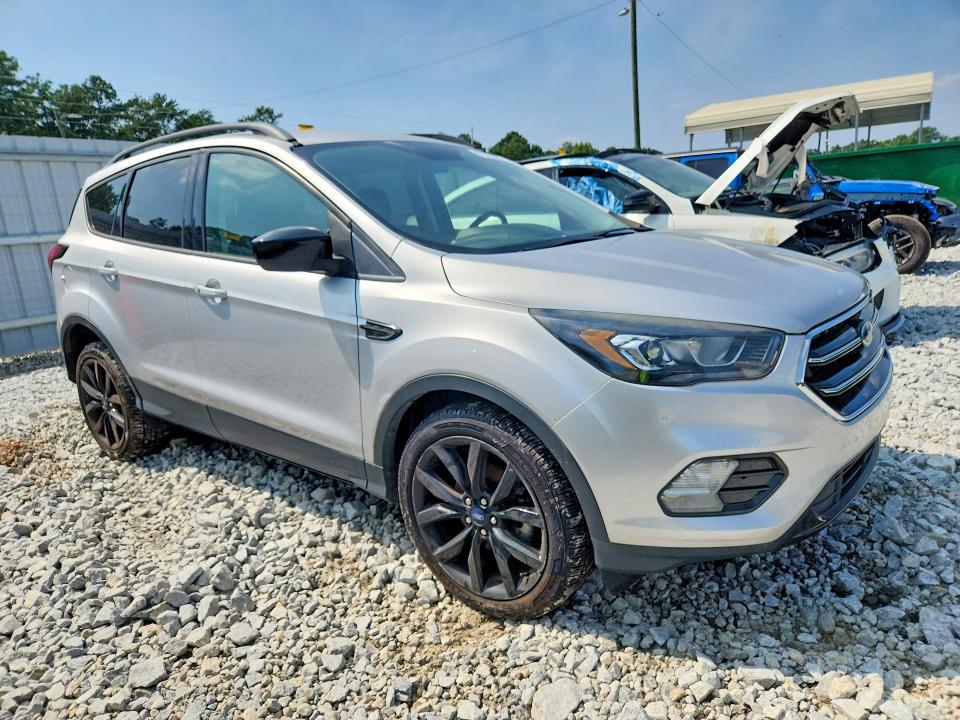 2019 Ford Escape მანქანა იყიდება აუქციონზე, vin: 1FMCU0GD3KUB09196, აუქციონის ნომერი: 62722076