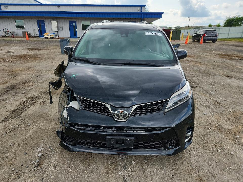 2018 Toyota Sienna მანქანა იყიდება აუქციონზე, vin: 5TDXZ3DC1JS957312, აუქციონის ნომერი: 61555006