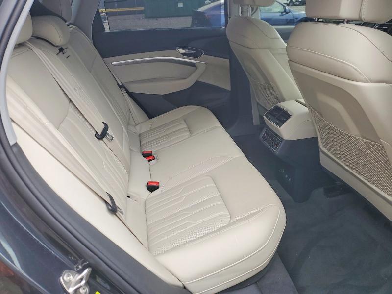 57685926 :رقم المزاد ، WA1VAAGE8KB011341 vin ، 2019 Audi E-tron مزاد بيع
