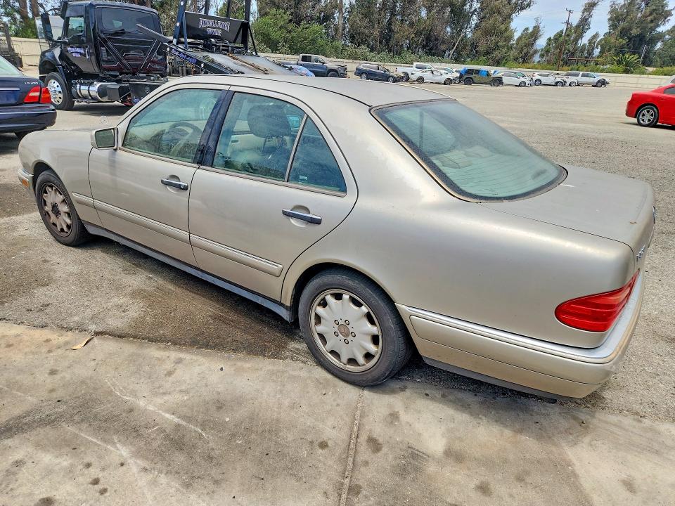 Продажа на аукционе авто 1999 Mercedes-benz E, vin: WDBJF65H3XA900947, номер лота: 61052276