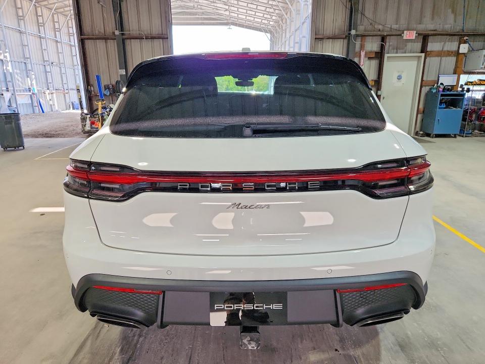 Aukcja sprzedaży 2026 Porsche Macan, vin: WP1AA2A57TLB14733, numer aukcji: 61768066