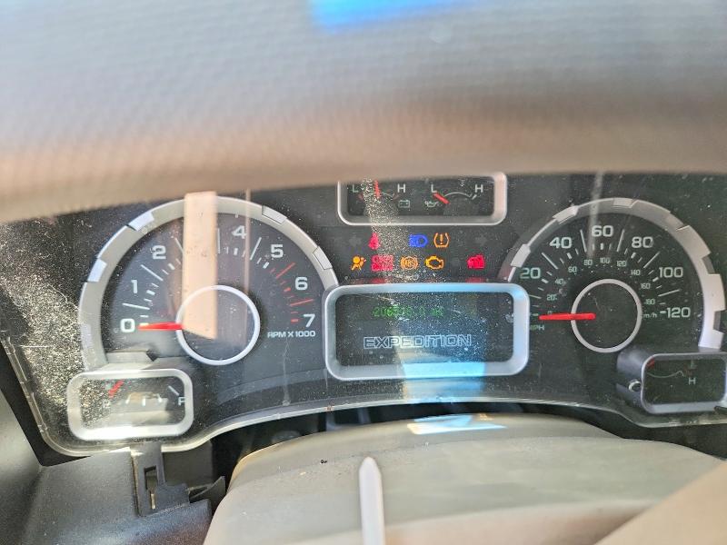 61010696 :رقم المزاد ، 1FMFU16528LA45230 vin ، 2008 Ford Expedition مزاد بيع