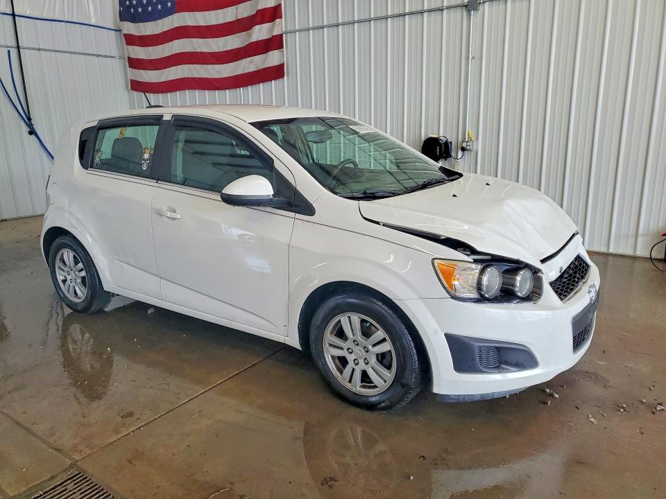 60963506 :رقم المزاد ، 1G1JC6SH4F4196116 vin ، 2015 Chevrolet Sonic مزاد بيع