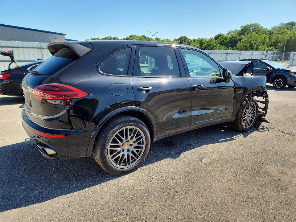 60324996 :رقم المزاد ، WP1AE2A26JLA71879 vin ، 2018 Porsche Cayenne مزاد بيع