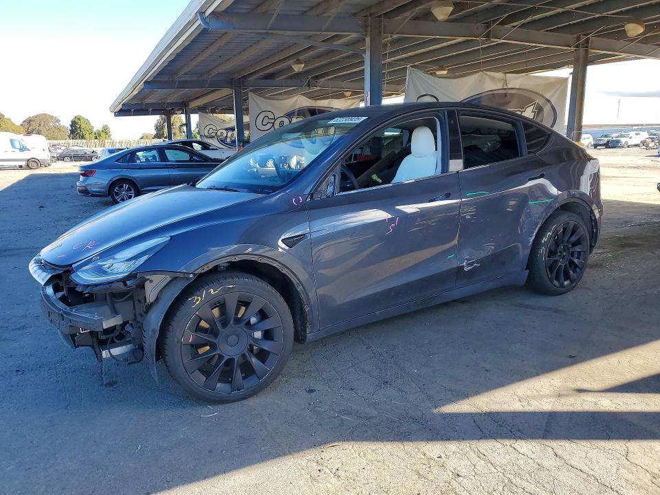 62238926 :رقم المزاد ، 7SAYGAEEXNF429246 vin ، 2022 Tesla Model Y مزاد بيع