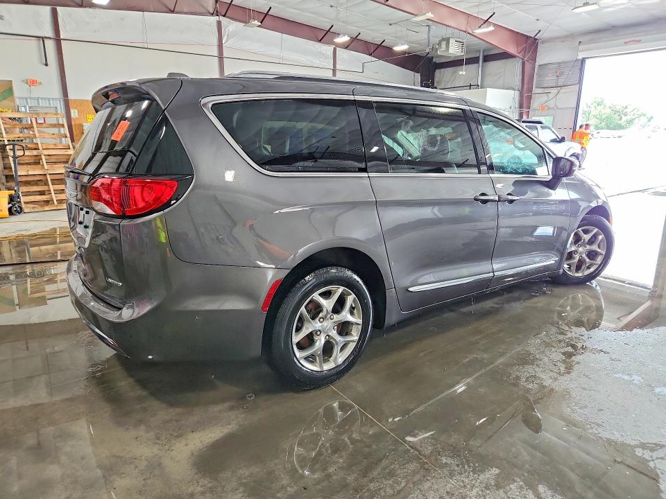 Продажа на аукционе авто 2017 Chrysler Pacifica, vin: 2C4RC1GG7HR754554, номер лота: 62279566