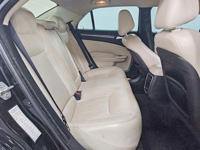 61816756 :رقم المزاد ، 2C3CCAAG4HH588129 vin ، 2017 Chrysler 300 مزاد بيع